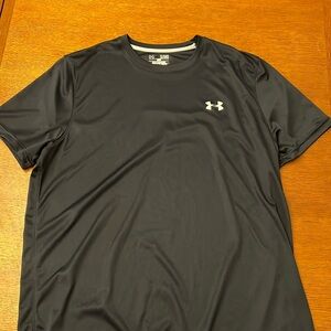Like new XL Under Armour loose heat gear tshirt black
